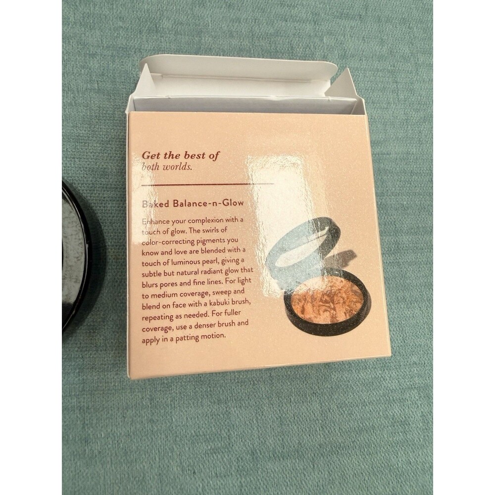 Laura Geller Baked Balance-N-Glow Illuminating Foundation Medium 0.28 oz - Picture 4 of 4